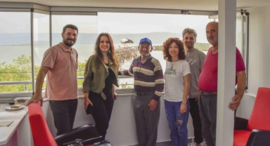 Yaren Leylek, yeni yuvasında dostu Adem Amca’ya komşu oldu