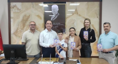10 yaşındaki çocuk annesi ile birlikte kitap yazdı