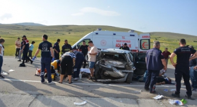Antalya'da feci kaza: 3 ölü, 9 yaralı