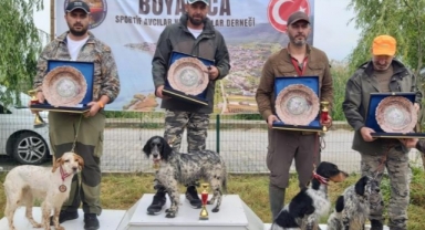 Avcı köpekler ilk sırayı almak için yarıştı