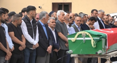Babalar Günü'nde oğlunun cenazesini kaldırdı