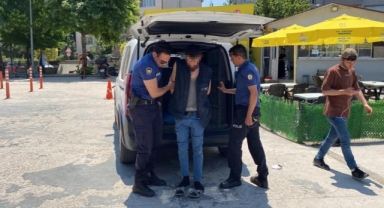 Baltalı hırsız ayakkabı çalarken yakalandı