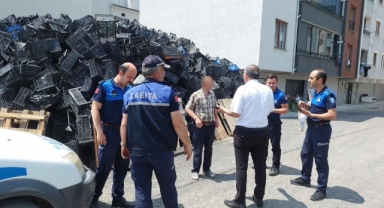 Binlerce boş sele biriktiren vatandaşa zabıta müdahalesi