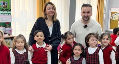 Birinci sınıf öğrencilerine kitap, kitaplık ve oyuncak sürprizi