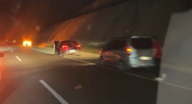 Bursa’da seyir halindeki otomobil alev topuna döndü