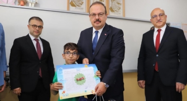 Bursa'daki depremzede öğrencilerin takdir başarısı