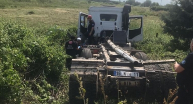 Damperi üst geçide çarptı, Kupa tarlaya uçtu
