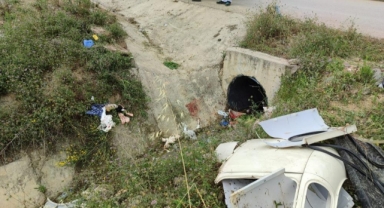 Elektrikli bisiklet su kanalına uçtu: 3 yaralı