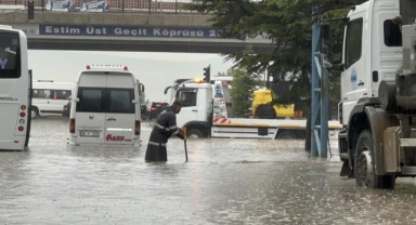 Eskişehir'de sağanak hayatı felç etti