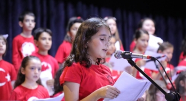 Gemlik Belediyesi Çocuk Korosu izleyenleri büyüled