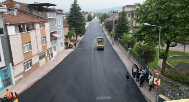 İnegöl park caddesinin asfaltı yenileniyor