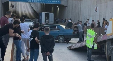 Kamyonet ile otomobil çarpıştı: 2 yaralı