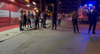 Kavgayı ayırmaya gelen polislere saldırı: 2 polis yaralı