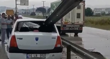 Kontrolden çıktı bariyerlere ok gibi saplandı
