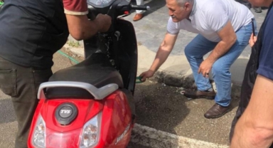 Motosikletin içinden 1 metrelik yılan çıktı