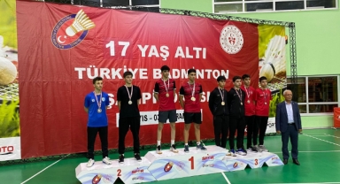 Osmangazili badmintoncudan altın madalya