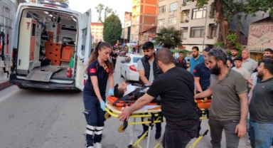 Otomobil ile çarpışan motosikletteki 2 kişi yaralandı