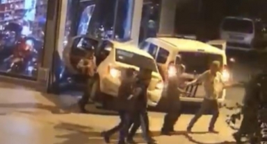 Polisten kaçan sürücü iş yerine çarptı