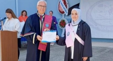 Savaştan kaçan Suriyeli öğrenci yüksekokulu birincilikle tamamladı