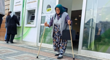 Yaşlı kadını dolandırılmaktan polis kurtardı