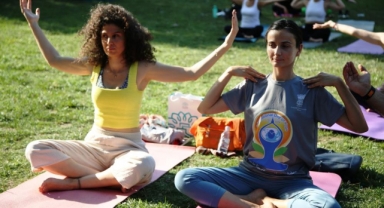 Yoga tutkunları Nilüfer’de buluştu