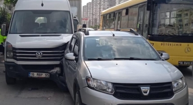 Yolcu indiren servise kamyonet çarptı : 1 ağır 4 yaralı