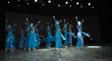 Bursa Festivali'nde yer çekimine meydan okuyan gösteri