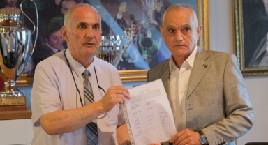 Bursaspor’un yeni başkanı Recep Günay mazbatasını aldı