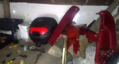 Çalınan motosikletini arkadaşlarıyla buldu