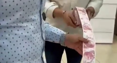 Düğünde damat'a 45 metre para takıldı