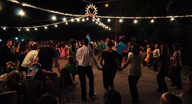 Düğünlerde kadınlı-erkekli oyunu yasakladı