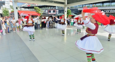 Dünya kültürleri Bursa sokaklarında