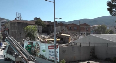 Ekskavatör operatörü ölümden döndü