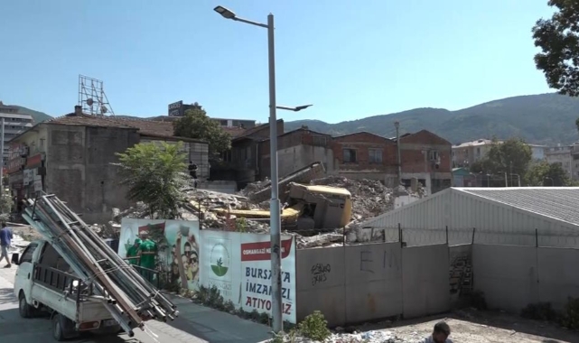 Ekskavatör operatörü ölümden döndü