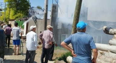 Elektrik kontağı evi küle çevirdi