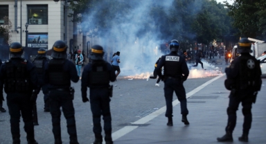 Fransa'daki protestolar şiddetini arttırdı