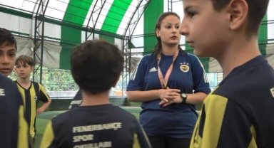 Futbol oynayamazsın dediler, antrenör oldu