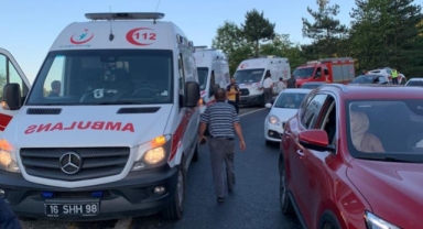 Hafif ticari araç şarampole devrildi: 6 yaralı