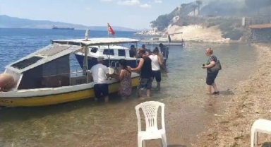 İzmir’deki yangında vatandaşlar denizden tahliye ediliyor