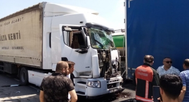 Kırmızı ışıkta Tır araçları biçti: 5 yaralı