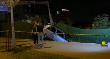 Kontrolden çıkan araç inşaat alanına uçtu: 1 ölü, 2 yaralı