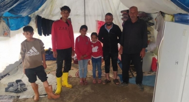 Mevsimlik işçilerin çadırlarını su bastı