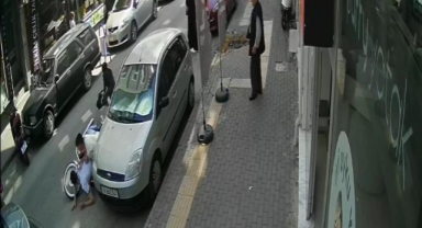 Motosikletli gençler genç kıza böyle çarptı
