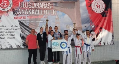 Nilüferli sporcular Karate Turnuvası’ndan ödülle döndü