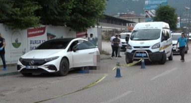 Patronunu boğazını keserek öldüren zanlı adliyede