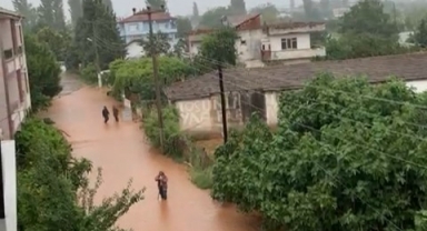 Sel sularında böyle yıkandı