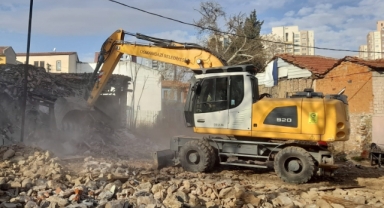 Tarihi bölge metruk binalardan temizlendi