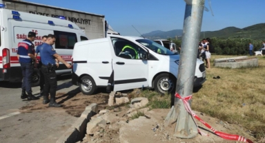 Yine aynı kavşak, yine kaza!