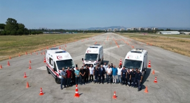Ambulans sürüş eğitimcilerine güvenli sürüş eğitimi