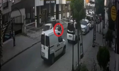 Aynasını kullanmayan sürücü motosikletliye çarptı